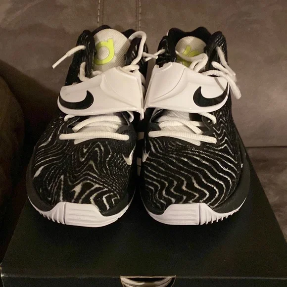 Nike KD 14, Size 7.5, Never Worn Nike KD 14 Mens 6 Womens 7.5 Panda Black White Basketball  main image 2